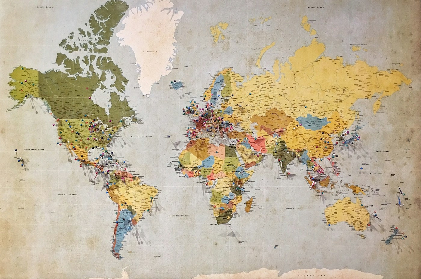 Mapa com países e áreas assinaladas